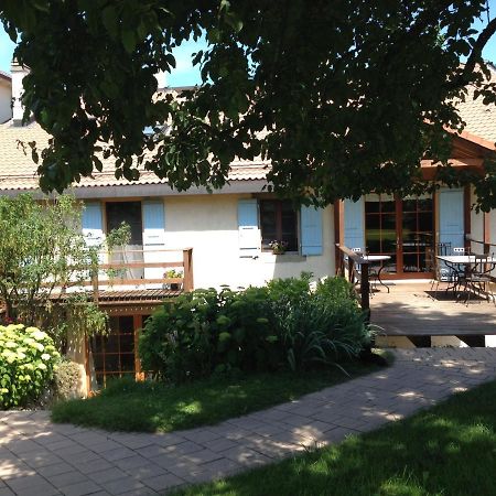 Le Pre Bed & Breakfast Juriens Bagian luar foto