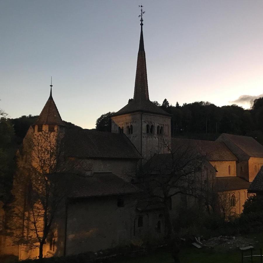 Le Pre Bed & Breakfast Juriens Bagian luar foto