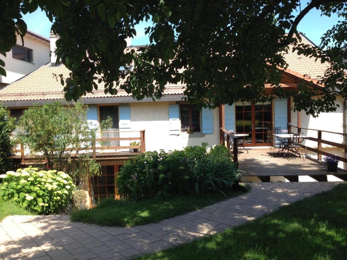 Le Pre Bed & Breakfast Juriens Bagian luar foto