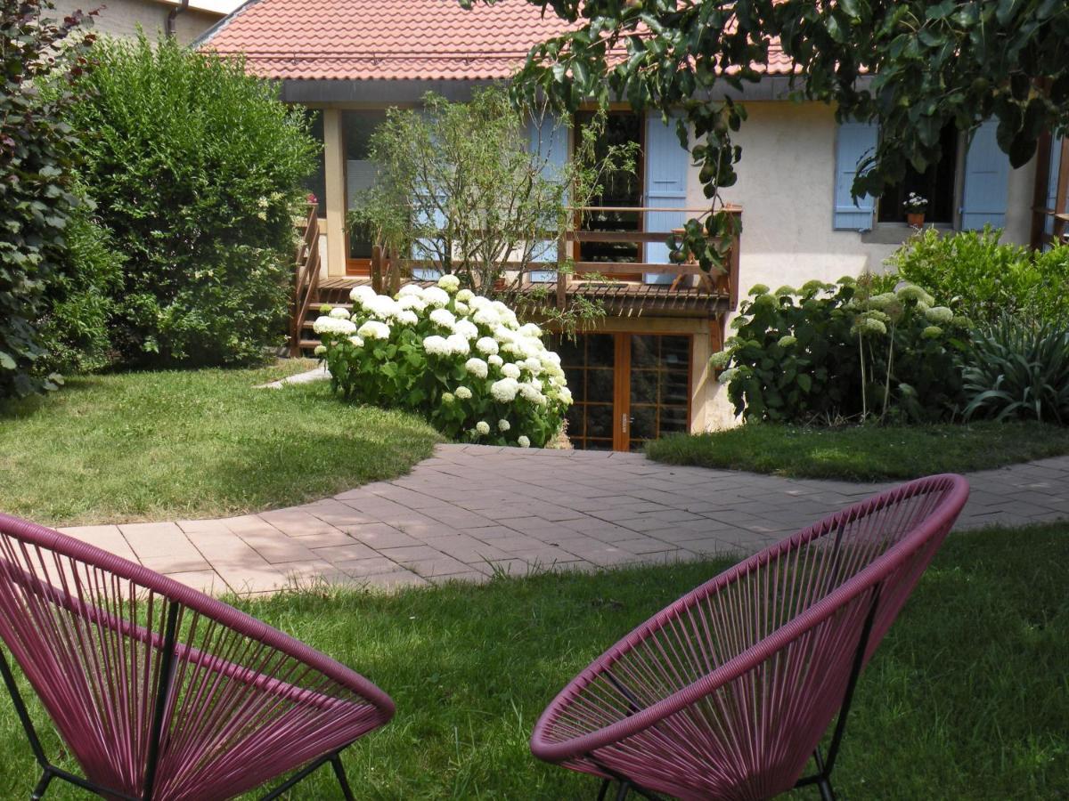 Le Pre Bed & Breakfast Juriens Bagian luar foto