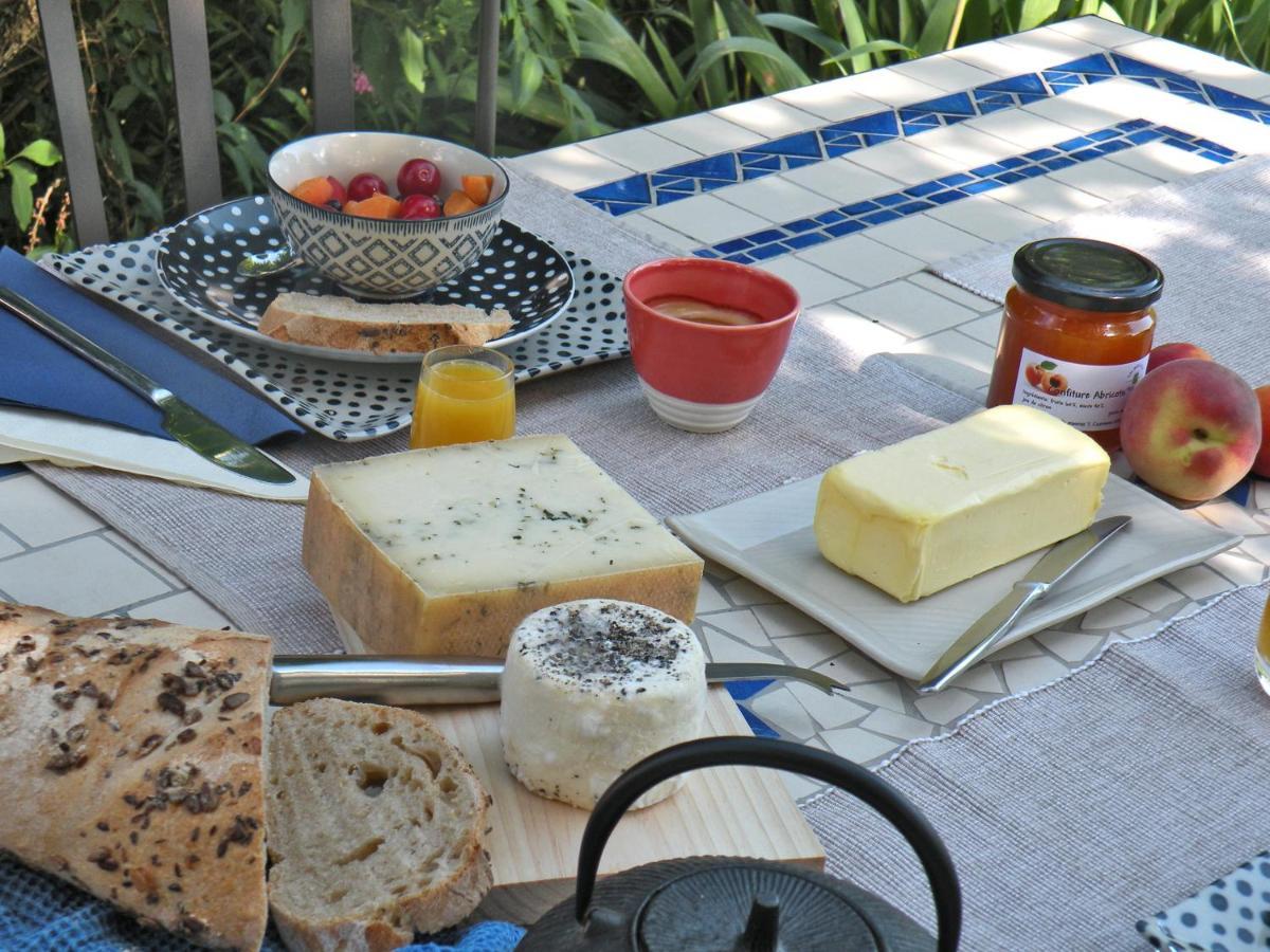 Le Pre Bed & Breakfast Juriens Bagian luar foto
