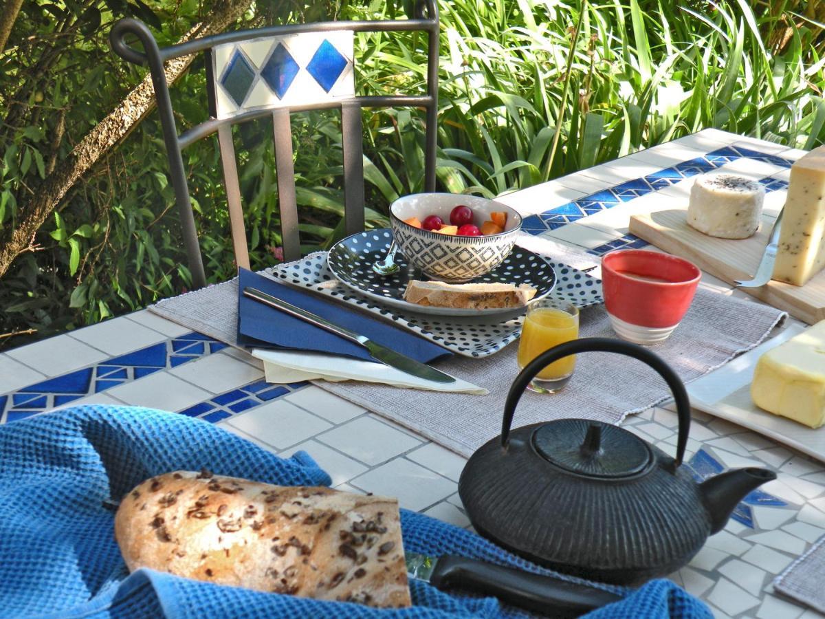 Le Pre Bed & Breakfast Juriens Bagian luar foto